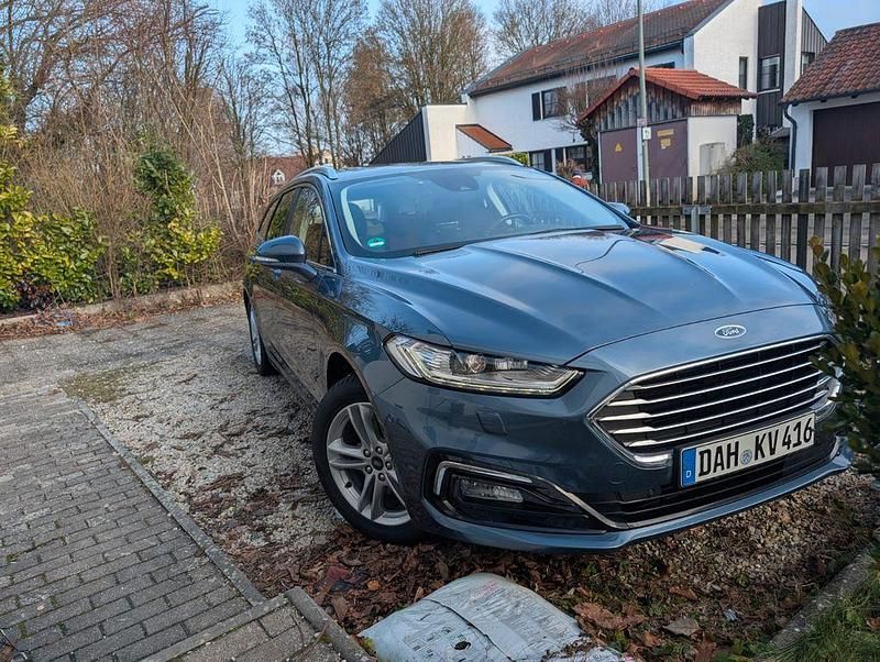 Blau Gebraucht 2019 Ford Mondeo Limousine | 19.999 € (Teuer) - Bild 1/4