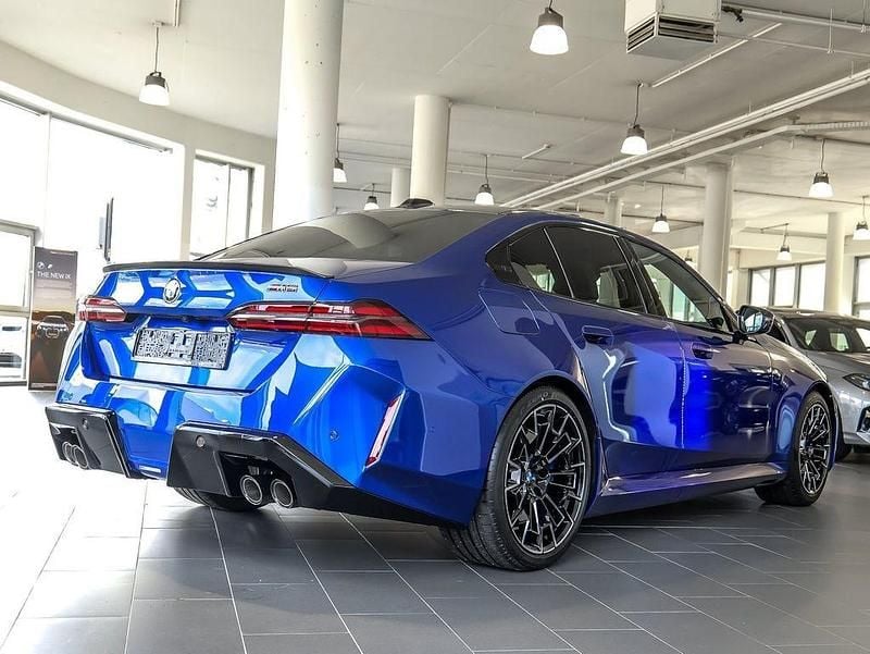 Neu BMW M5 Performance 727 PS (534 kW) 2025 Blau Limousine