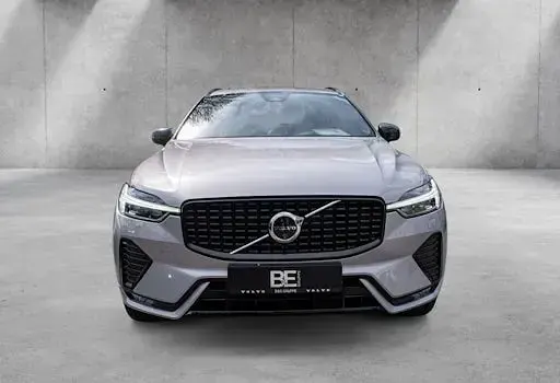 Gebraucht Volvo XC60 Ultimate 197 PS (144 kW) 2024 Silber / silver dawn (metallic) SUV