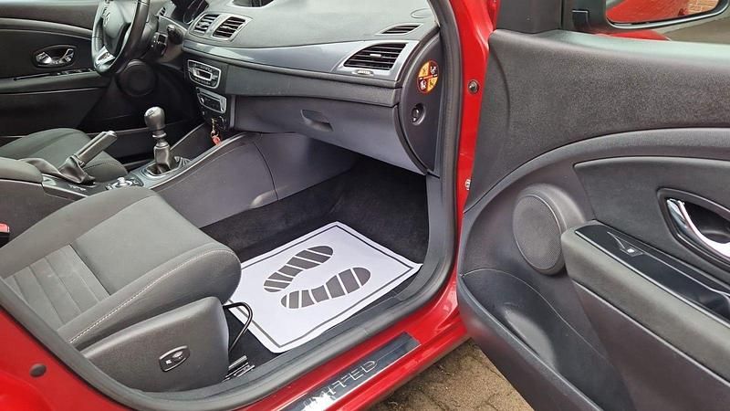 Rot Gebraucht 2014 Renault Mégane GrandTour LIMITED Kombi | 5.999 € (Fairer Preis) - Bild 1/4