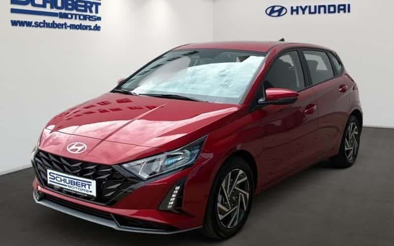 Dragon red / met Neu 2025 Hyundai i20 Trend Limousine | 23.290 € (Fairer Preis) - Bild 1/4