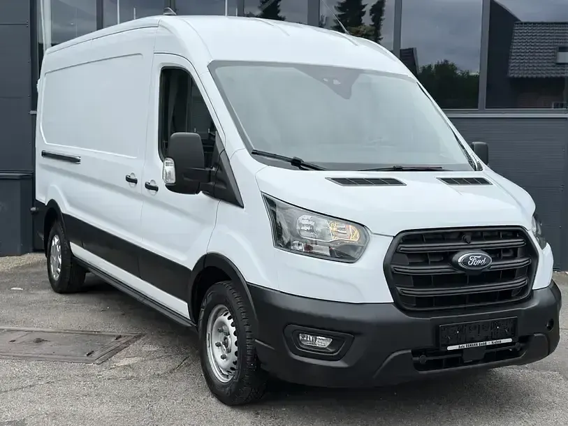 Gebraucht Ford Transit Trend 131 PS (96 kW) 2023 Weiß Pickup