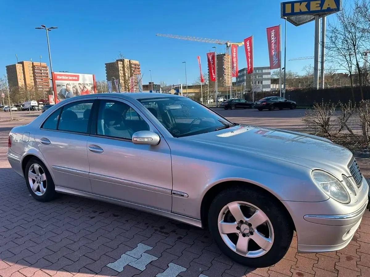 Gebraucht Mercedes E220 150 PS (110 kW) 2004 Silber Limousine