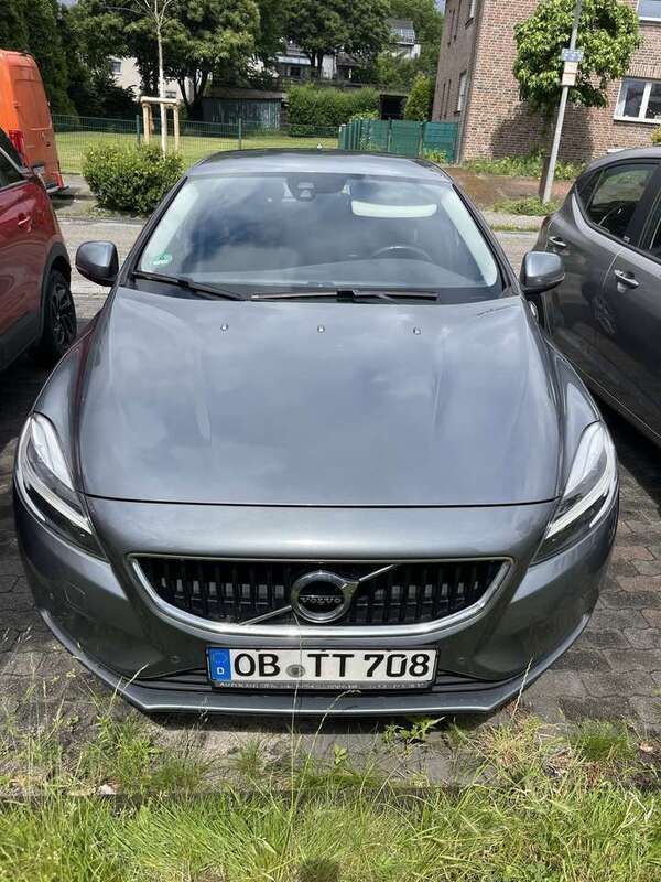 Gebraucht 2016 Volvo V40 Momentum Kombi | 11.900 € (Guter Preis) - Bild 1/4