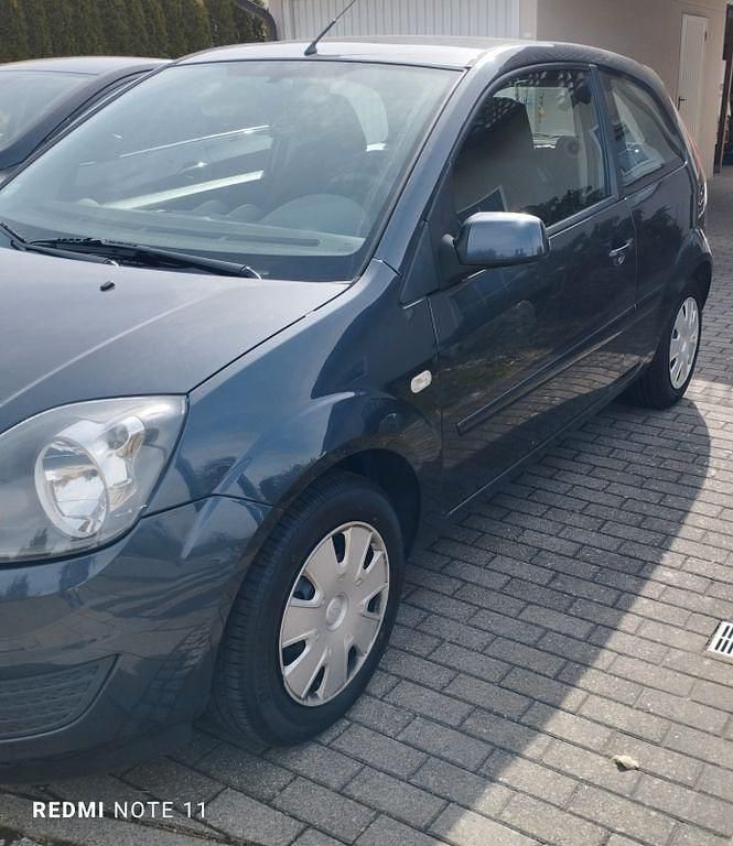 Grau Gebraucht 2008 Ford Fiesta Style Kleinwagen | 2.000 € (Fairer Preis) - Bild 1/4