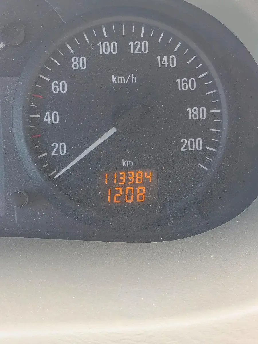 Gebraucht Opel Vivaro 82 PS (60 kW) 2004 Weiß Van / Kleinbus