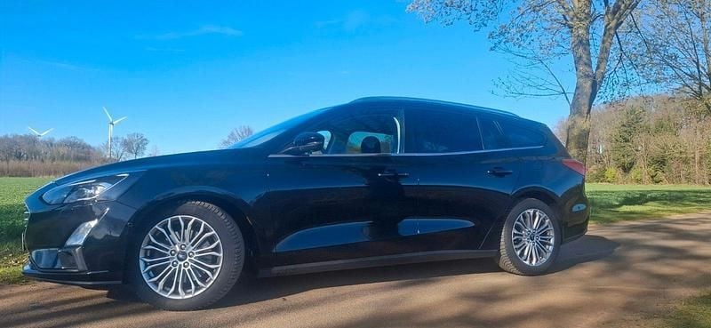 Używany Ford Focus Titanium 150 KM (110 kW) 2019 Czarny Kombi