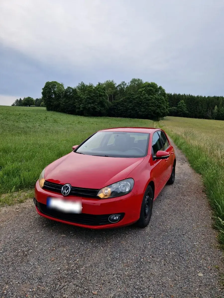 Gebraucht VW Golf VI 105 PS (77 kW) 2009 Rot Kleinwagen