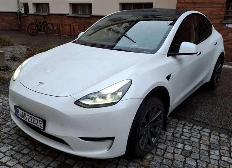 Gebraucht Tesla Model Y 378 kW (514 PS) 2023 Multicoat: pearl white SUV