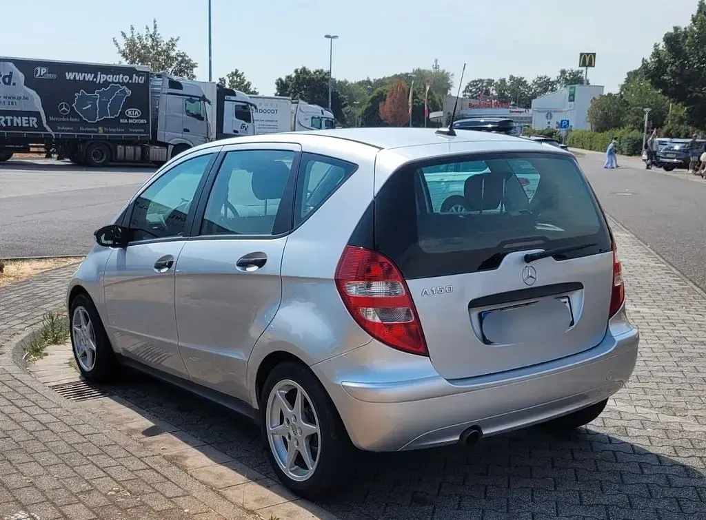 Gebraucht Mercedes A150 Classic 95 PS (69 kW) 2006 Silber Van / Kleinbus