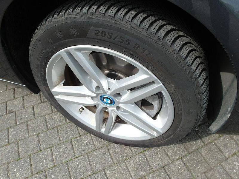 Gebraucht BMW 225 Active Tourer Advantage 224 PS (164 kW) 2016 Grau Van / Kleinbus