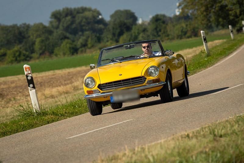 Gelb Gebraucht 1967 Fiat 124 Spider Sport Cabrio | 23.900 € - Bild 1/4
