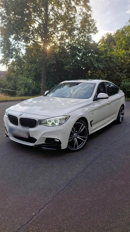 Weiß Gebraucht 2015 BMW 330 M Sport Limousine | 15.400 € (Fairer Preis) - Bild 1/4