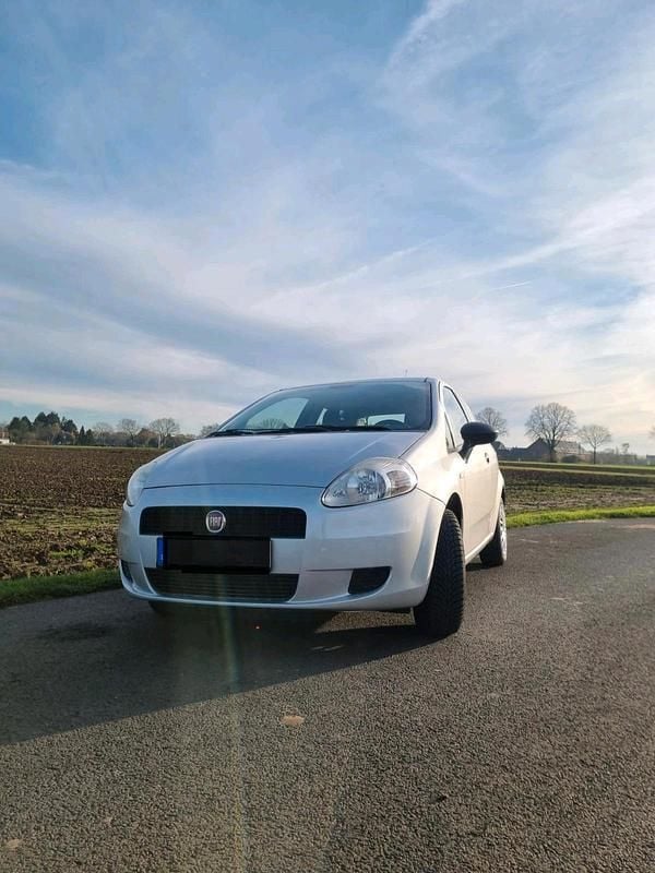 Silber Gebraucht 2013 Fiat Punto Kleinwagen | 3.500 € (Guter Preis) - Bild 1/4