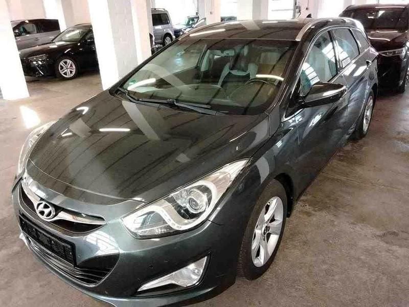 Grau Gebraucht 2015 Hyundai i40 Edition Kombi | 6.395 € (Fairer Preis) - Bild 1/4