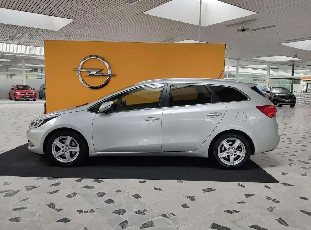 Gebraucht Kia Ceed Sportswagon 135 PS (99 kW) 2013 (9s) kirunasilber met. Kombi