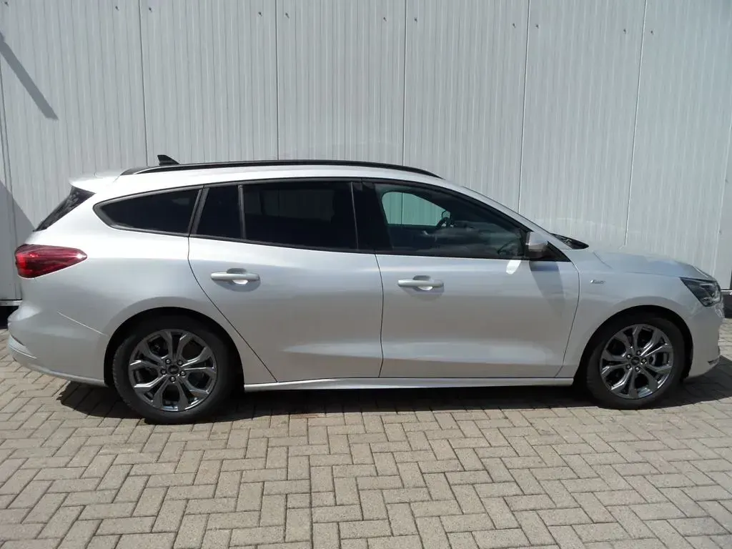 Gebraucht Ford Focus ST-Line X 155 PS (114 kW) 2024 Silber Limousine