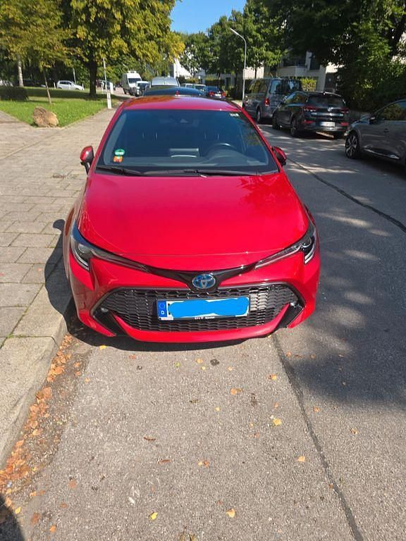 Rot Gebraucht 2019 Toyota Corolla Club Limousine | 17.999 € (Superpreis) - Bild 1/4