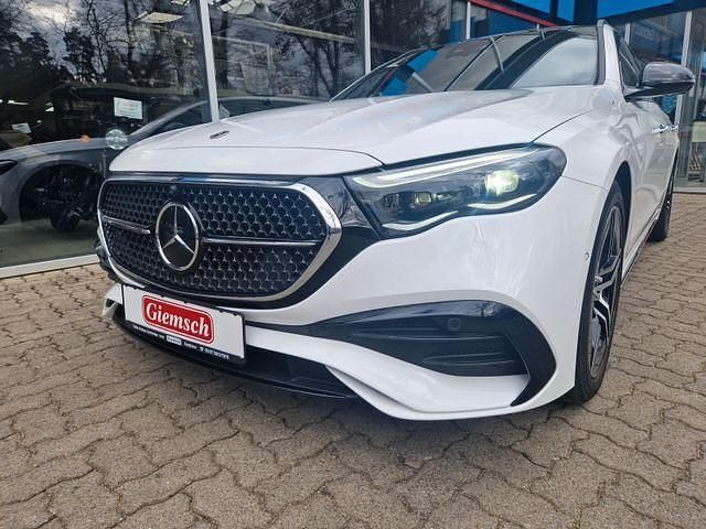 Weiß Gebraucht 2023 Mercedes E220 Premium Kombi | 61.390 € - Bild 1/4