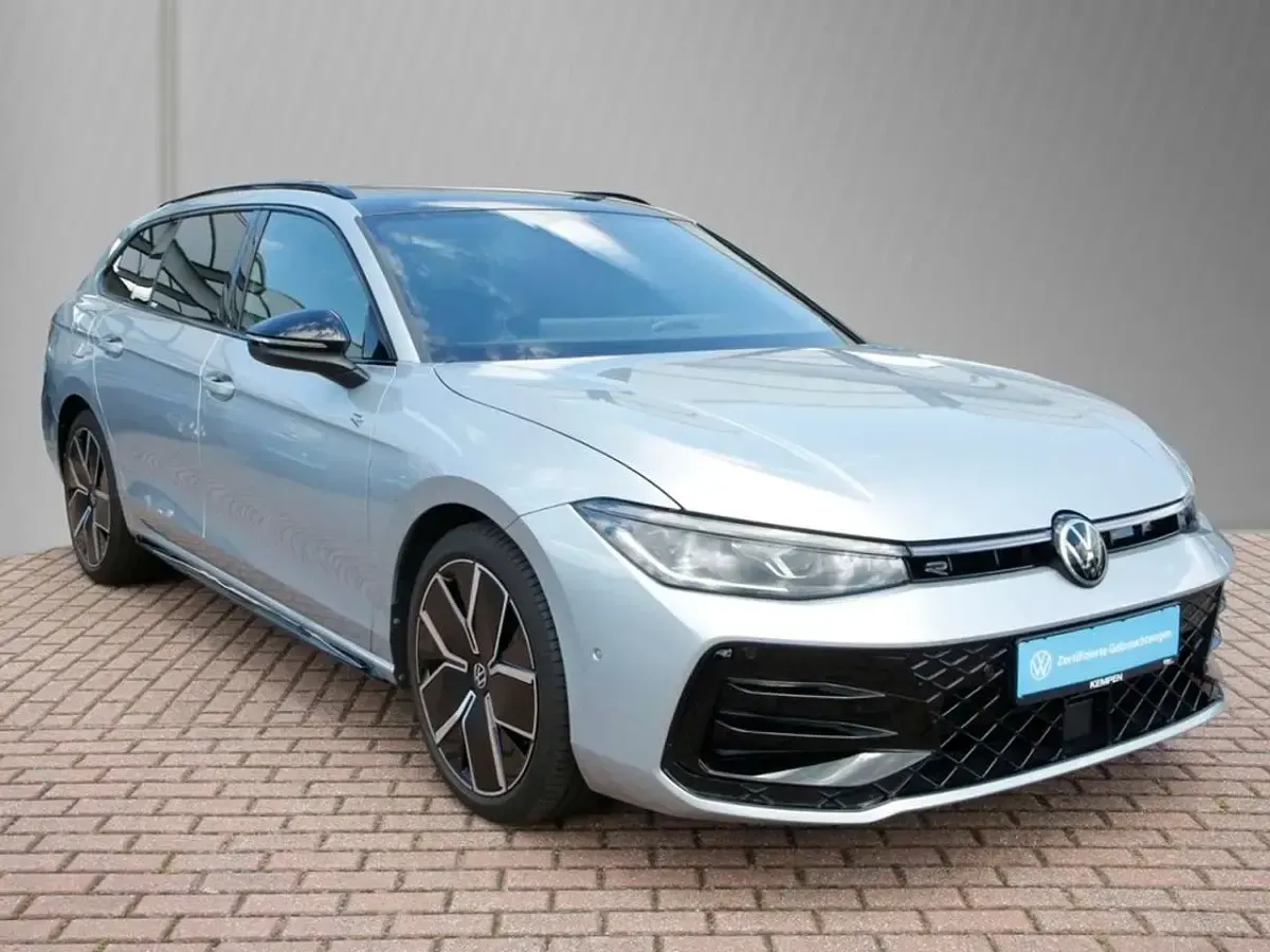 Gebraucht VW Passat R-line 265 PS (194 kW) 2025 Silber Kombi