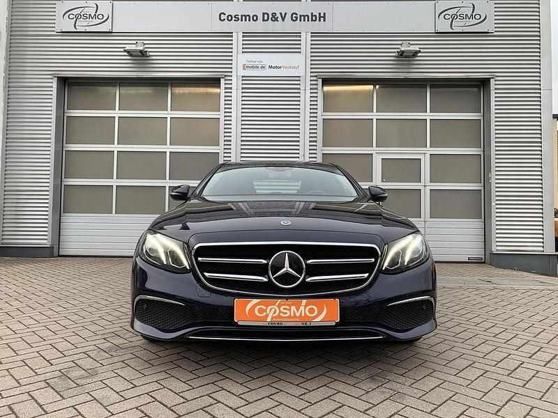 Gebraucht Mercedes E300 245 PS (180 kW) 2019 Blau Limousine