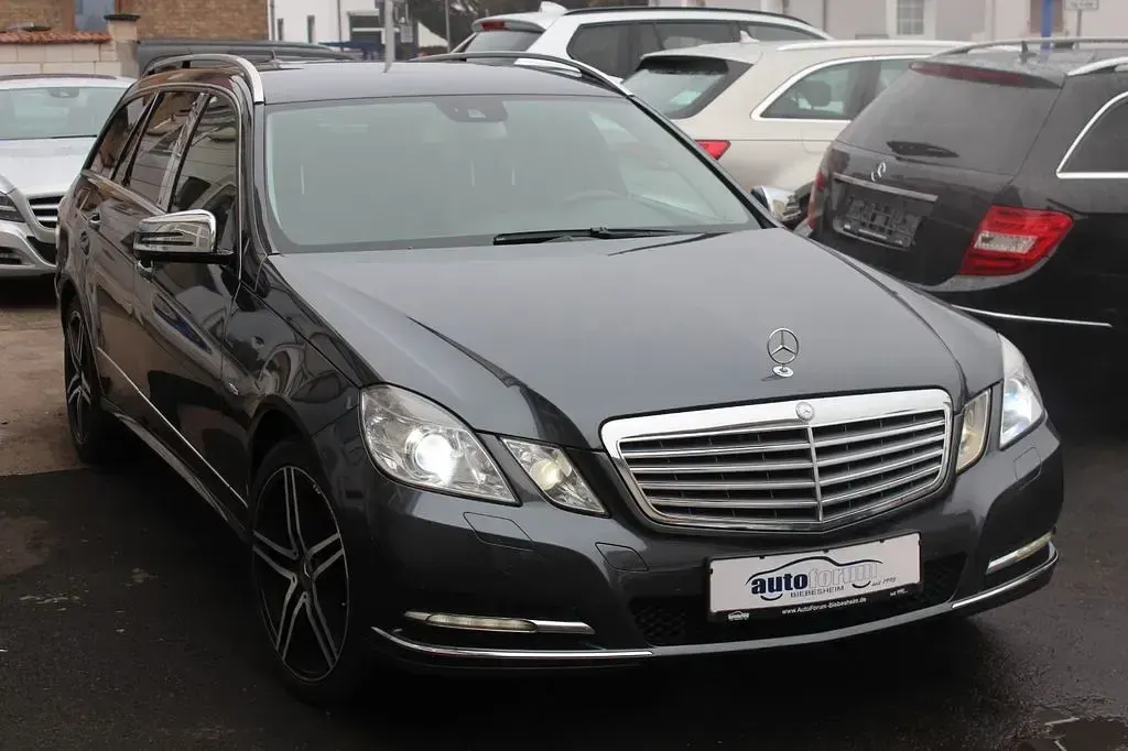 Second-hand Mercedes E250 204 CP (150 kW) 2011 Gri Berlinǎ