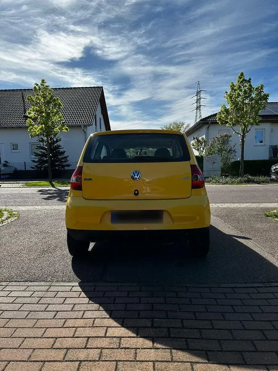 Gebraucht VW Fox 54 PS (39 kW) 2006 Gelb Kleinwagen