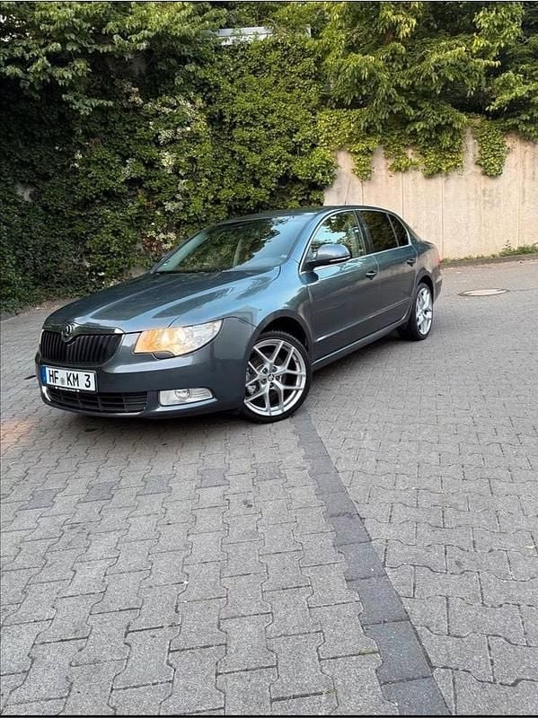 Grau Gebraucht 2008 Skoda Superb Limousine | 4.300 € (Guter Preis) - Bild 1/4