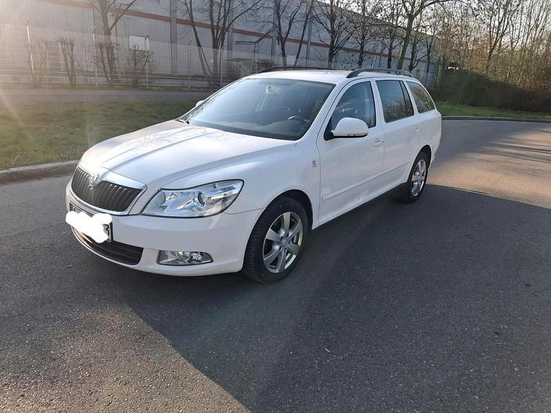 Gebraucht Skoda Octavia 140 PS (102 kW) 2012 Weiß Kombi