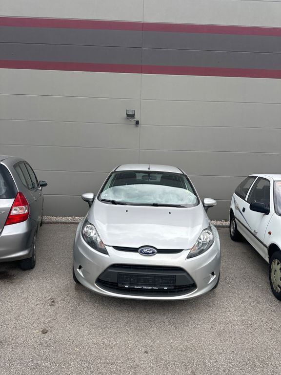 Silber Gebraucht 2009 Ford Fiesta Trend Kleinwagen | 1.900 € (Guter Preis) - Bild 1/4