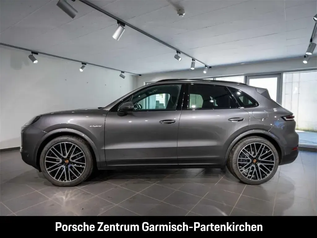 Gebraucht Porsche Cayenne 470 PS (345 kW) 2024 Quarzitgrau SUV