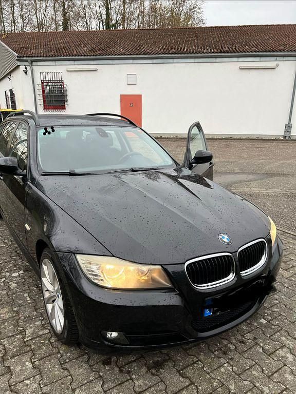 Gebraucht BMW 318 143 PS (105 kW) 2008 Schwarz Kombi