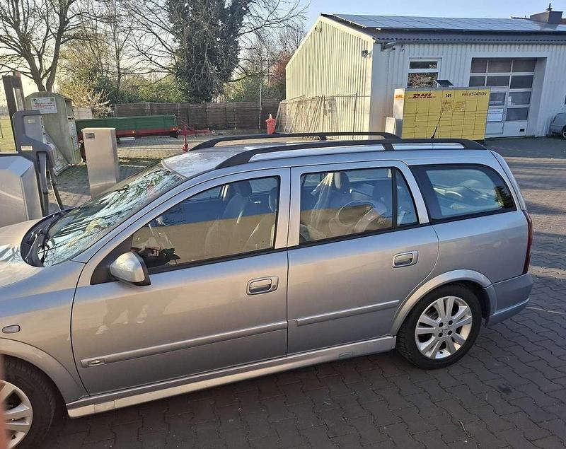 Schwarz Gebraucht 2002 Opel Astra Comfort Kombi | 2.300 € (Teuer) - Bild 1/4