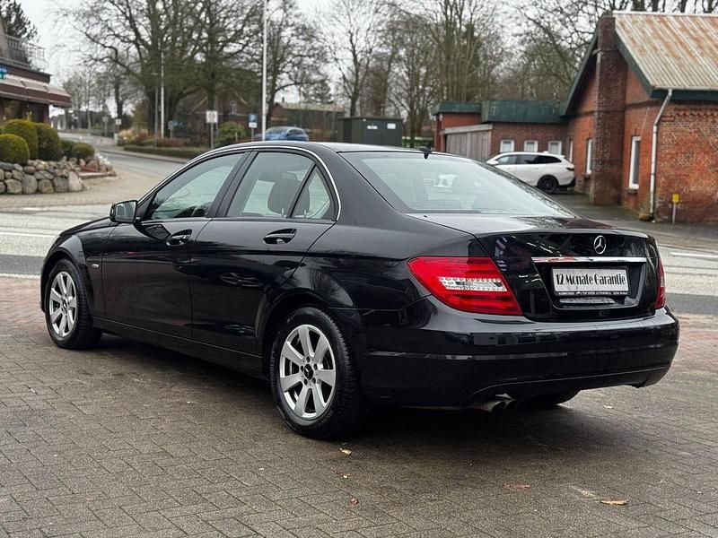 Gebraucht Mercedes C180 156 PS (114 kW) 2011 Schwarz Limousine