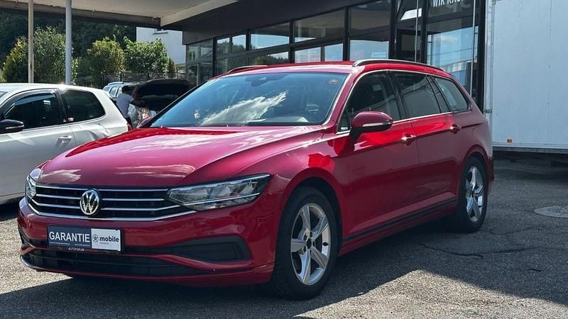 Rot Gebraucht 2019 VW Passat Basis Kombi | 10.999 € (Superpreis) - Bild 1/4
