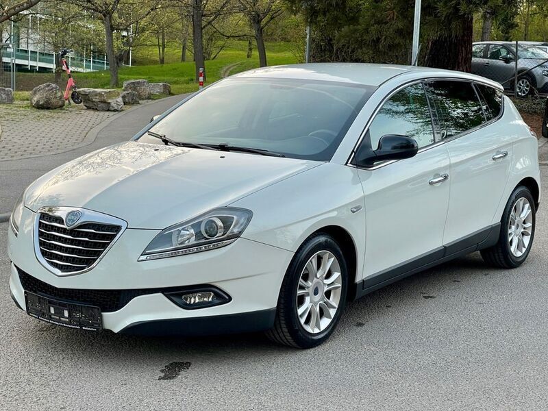 Weiß Gebraucht 2012 Lancia Delta Silver Limousine | 2.980 € (Guter Preis) - Bild 1/4