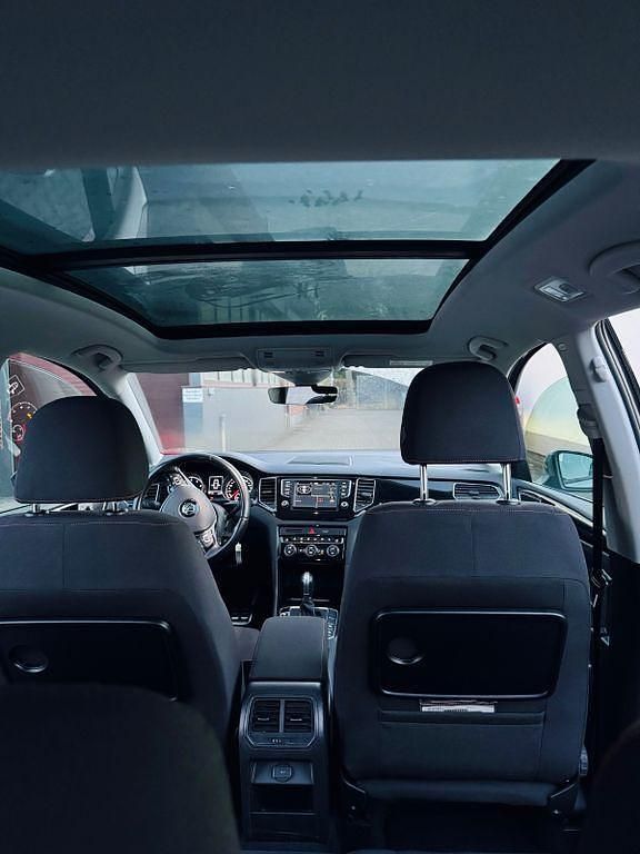Grau Gebraucht 2017 VW Golf Sportsvan Sound Van / Kleinbus | 14.300 € (Fairer Preis) - Bild 1/4