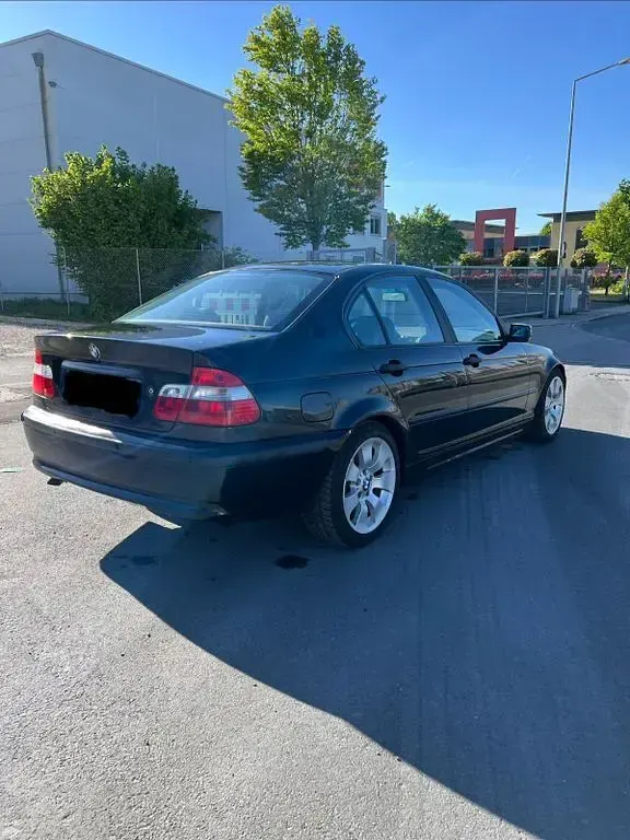Używany BMW 320 150 KM (110 kW) 2002 Czarny Sedan/Limuzyna