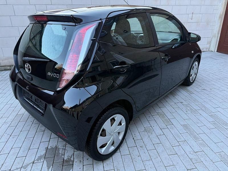 Gebraucht Toyota Aygo 69 PS (50 kW) 2016 Schwarz Kleinwagen