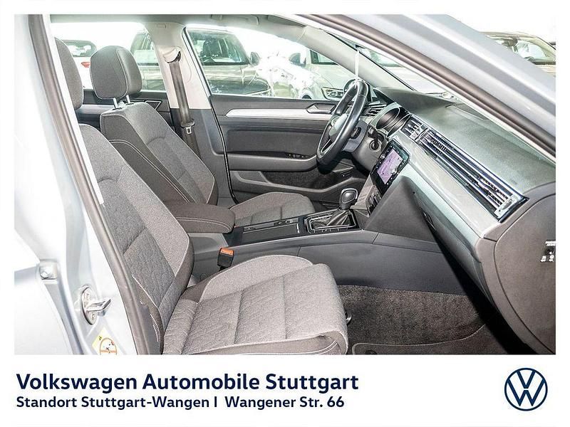 Gebraucht VW Passat Business 150 PS (110 kW) 2023 Scale silver metallic Kombi