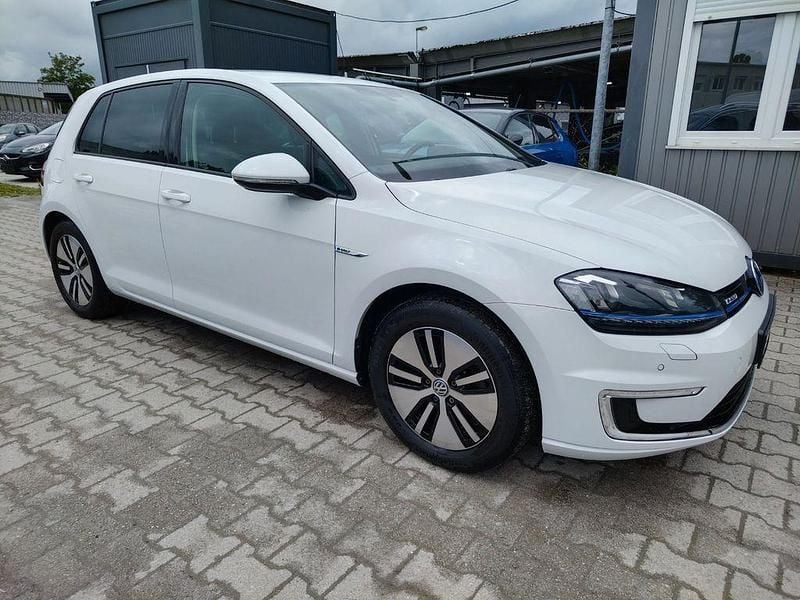 Weiß Gebraucht 2016 VW e-Golf Kleinwagen | 11.800 € (Guter Preis) - Bild 1/2