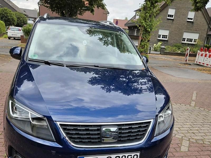 Blau Gebraucht 2019 Seat Alhambra XCELLENCE Van / Kleinbus | 29.500 € (Fairer Preis) - Bild 1/4