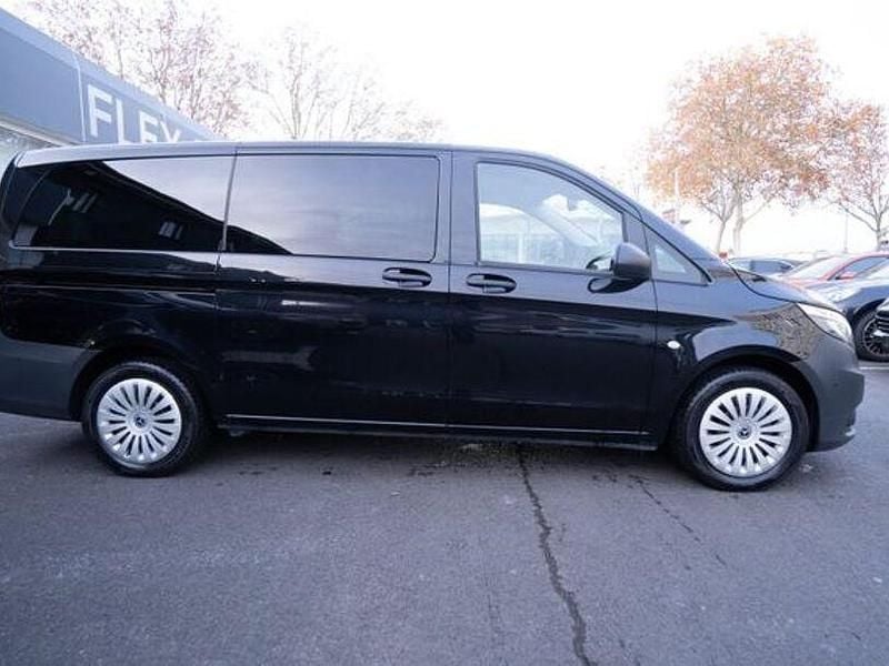 Gebraucht Mercedes Vito 237 PS (174 kW) 2022 Obsidianschwarz metallic Van