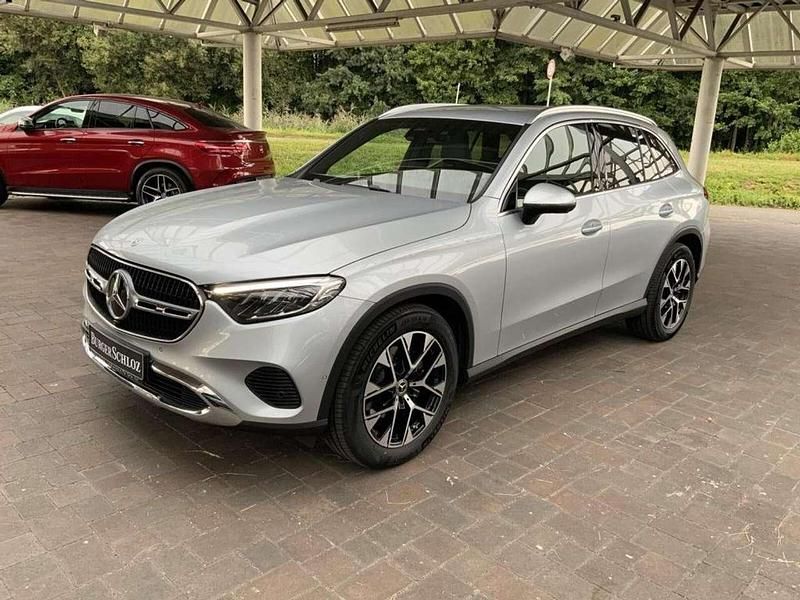 Metalliclack hightechsilber Gebraucht 2025 Mercedes GLC200 SUV | 51.400 € (Fairer Preis) - Bild 1/2