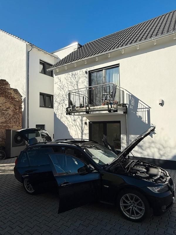 Gebraucht BMW 320 177 PS (130 kW) 2009 Schwarz Limousine