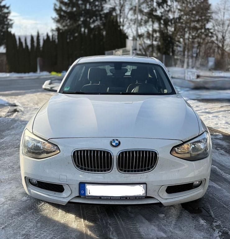 Weiß Gebraucht 2012 BMW 120 Comfort Edition Kleinwagen | 4.500 € - Bild 1/4