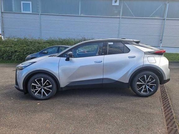 Gebraucht Toyota C-HR Team 140 PS (102 kW) 2024 Silver metallic / black SUV