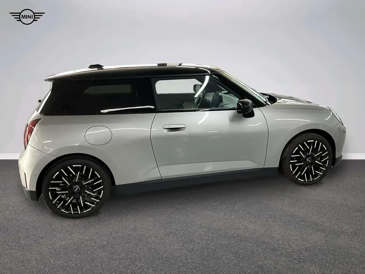 Gebraucht Mini Cooper SE Favoured 160 kW (218 PS) 2025 Grau Kleinwagen
