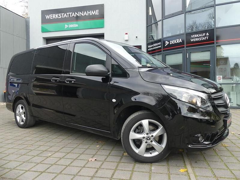 Schwarz Gebraucht 2022 Mercedes Vito Van / Kleinbus | 38.799 € - Bild 1/4