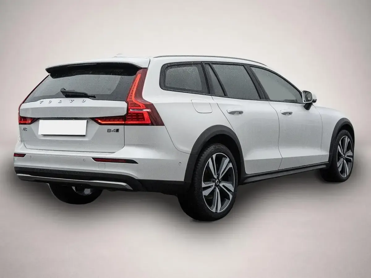 Gebraucht Volvo V60 CC Plus 197 PS (144 kW) 2023 Manufacturer Kombi